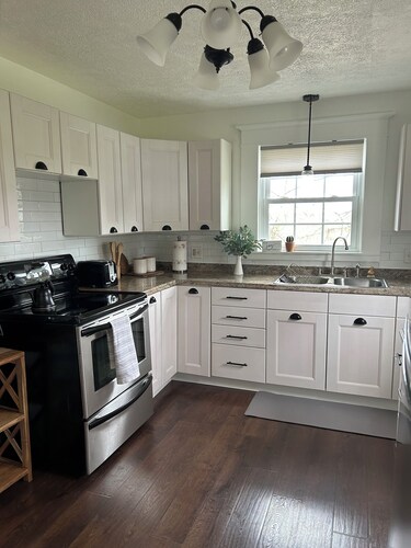 Cottage in Sugarcreek with Hot Tub