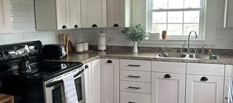 Cottage in Sugarcreek with Hot Tub