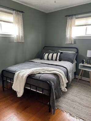 3 多间卧室、熨斗/熨衣板、WiFi、床单