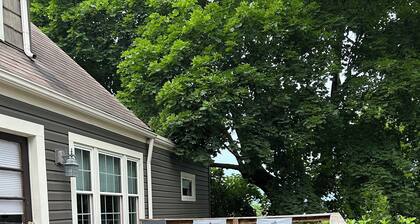 Cottage in Sugarcreek with Hot Tub