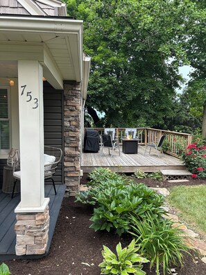 A house with a stone pillar marked "753" and a wooden deck with outdoor furniture. - Cottage in Sugarcreek with Hot Tub (Sugarcreek)