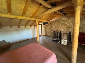 2 makuuhuonetta, silitysrauta/-lauta, Wi-Fi, vuodevaatteet