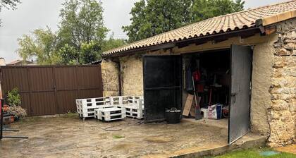 La Casita de Patones. Sustainable rural house with garden and BBQ