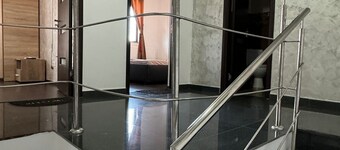 Spacious 5-bedroom villa with WiFi and AC in beautiful Mamaia-Sat