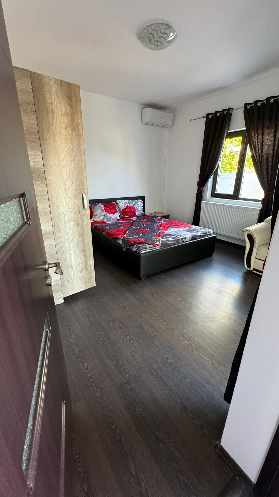 5 bedrooms, iron/ironing board, WiFi