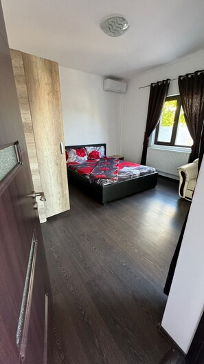 5 bedrooms, iron/ironing board, WiFi