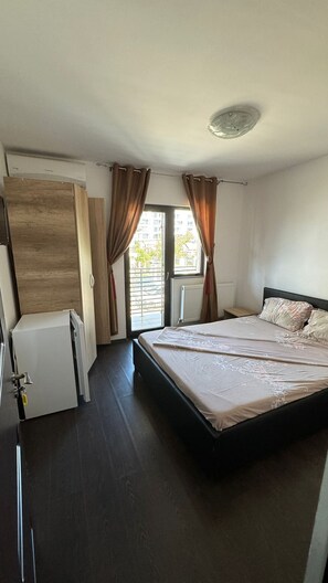 5 bedrooms, iron/ironing board, WiFi - Spacious 5-bedroom villa with WiFi and AC in beautiful Mamaia-Sat (Mamaia-Sat)