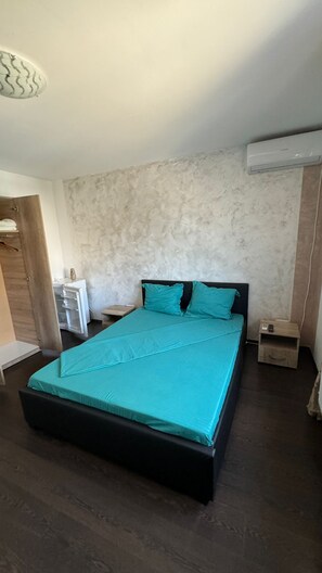 5 bedrooms, iron/ironing board, WiFi - Spacious 5-bedroom villa with WiFi and AC in beautiful Mamaia-Sat (Mamaia-Sat)