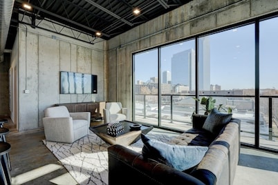 Downtown OKC Views. High End 2BR