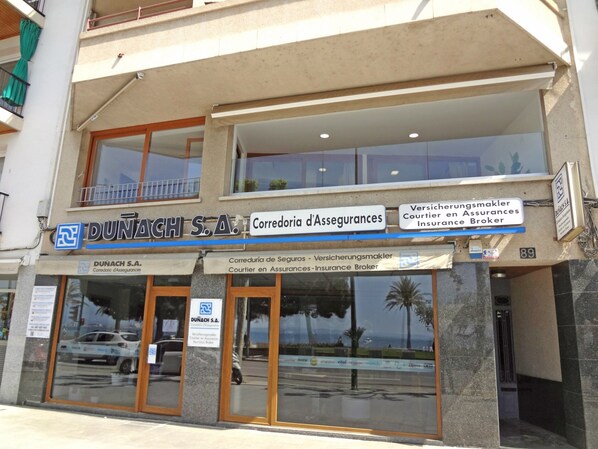 المنشأة من الخارج