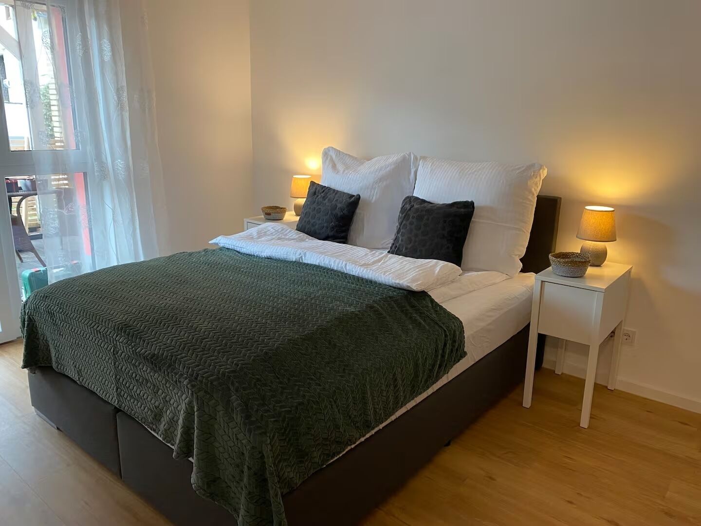 2 Schlafzimmer, Schreibtisch, Bügeleisen/Bügelbrett, Reisekinderbett