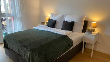 2 Schlafzimmer, Schreibtisch, Bügeleisen/Bügelbrett, Reisekinderbett