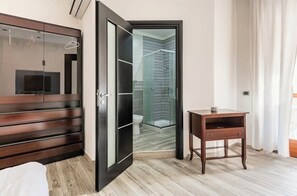 9 bedrooms, iron/ironing board, WiFi, bed sheets