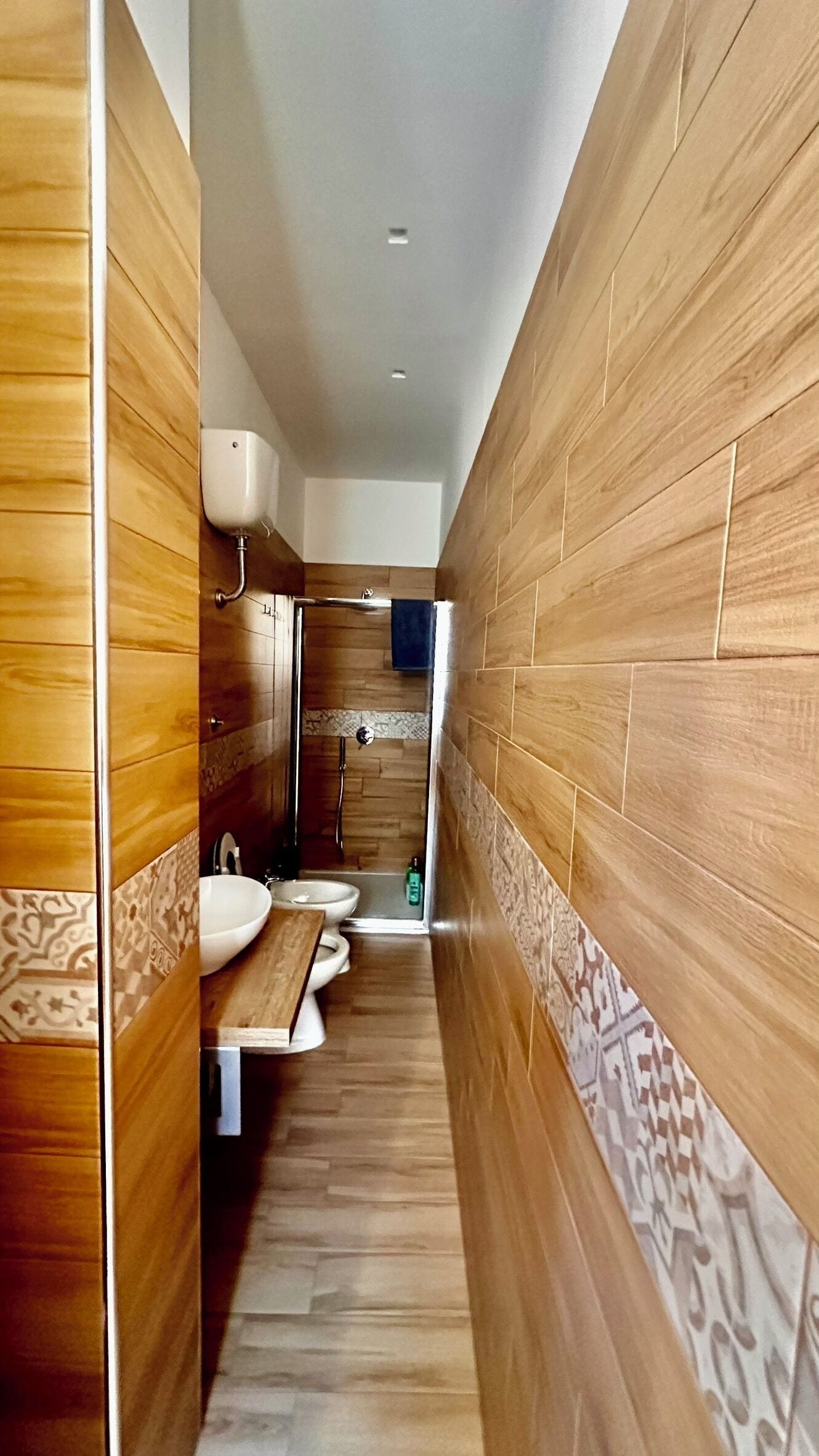 Dusche, Whirlpool, Haartrockner, Bidet