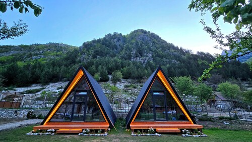 Private lodge with 360° views - romantic, quiet & in the middle of the Albanian Alps