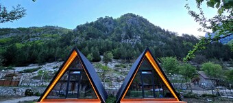 Private lodge with 360° views - romantic, quiet & in the middle of the Albanian Alps