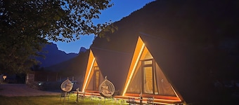 Private lodge with 360° views - romantic, quiet & in the middle of the Albanian Alps