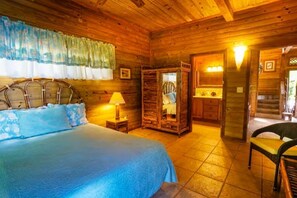 4 bedrooms, desk, travel crib, free WiFi - Ocean & Forest Views, Wildlife, Pool, Beach, Family & Friends, A/C....5 Star! (Uvita)
