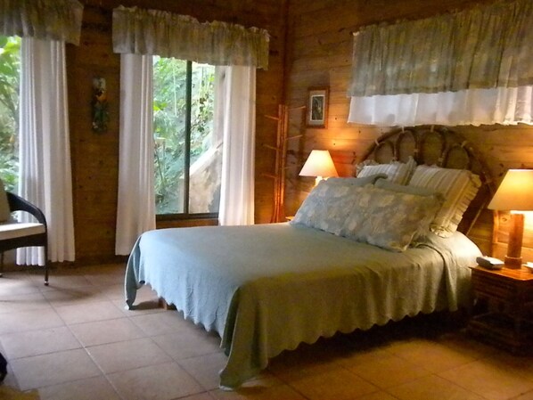 Room - Ocean View, Wildlife, Pool, Beach, Great for Family & Friends, A/C....5 Star! (Uvita)