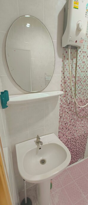 Shower, bidet, towels, soap