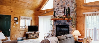 Northern Boundaries Cabin
Charming 4 Season Rental Cabin at Christie Mt Ski Area