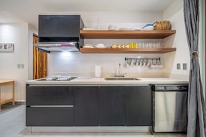 Kühlschrank, Mikrowelle, Ofen, Herdplatte