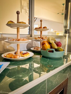 Free daily buffet breakfast