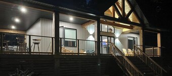 J&L's Lakeside Cottage