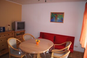 House | Living room - Schones Ferienhaus im Nationalpark Granitz (Zirkow)