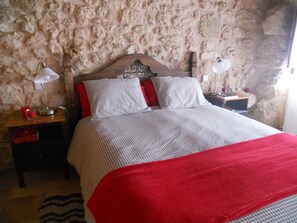 3 bedrooms, iron/ironing board, travel cot, free WiFi