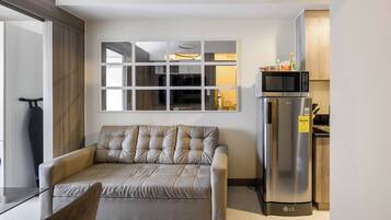 Condo, 2 Bedrooms, City View | Living room