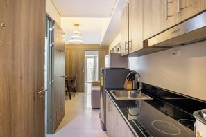 Condo, 2 Bedrooms, City View | Private kitchen