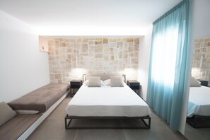 Deluxe Suite | Blackout curtains, free WiFi