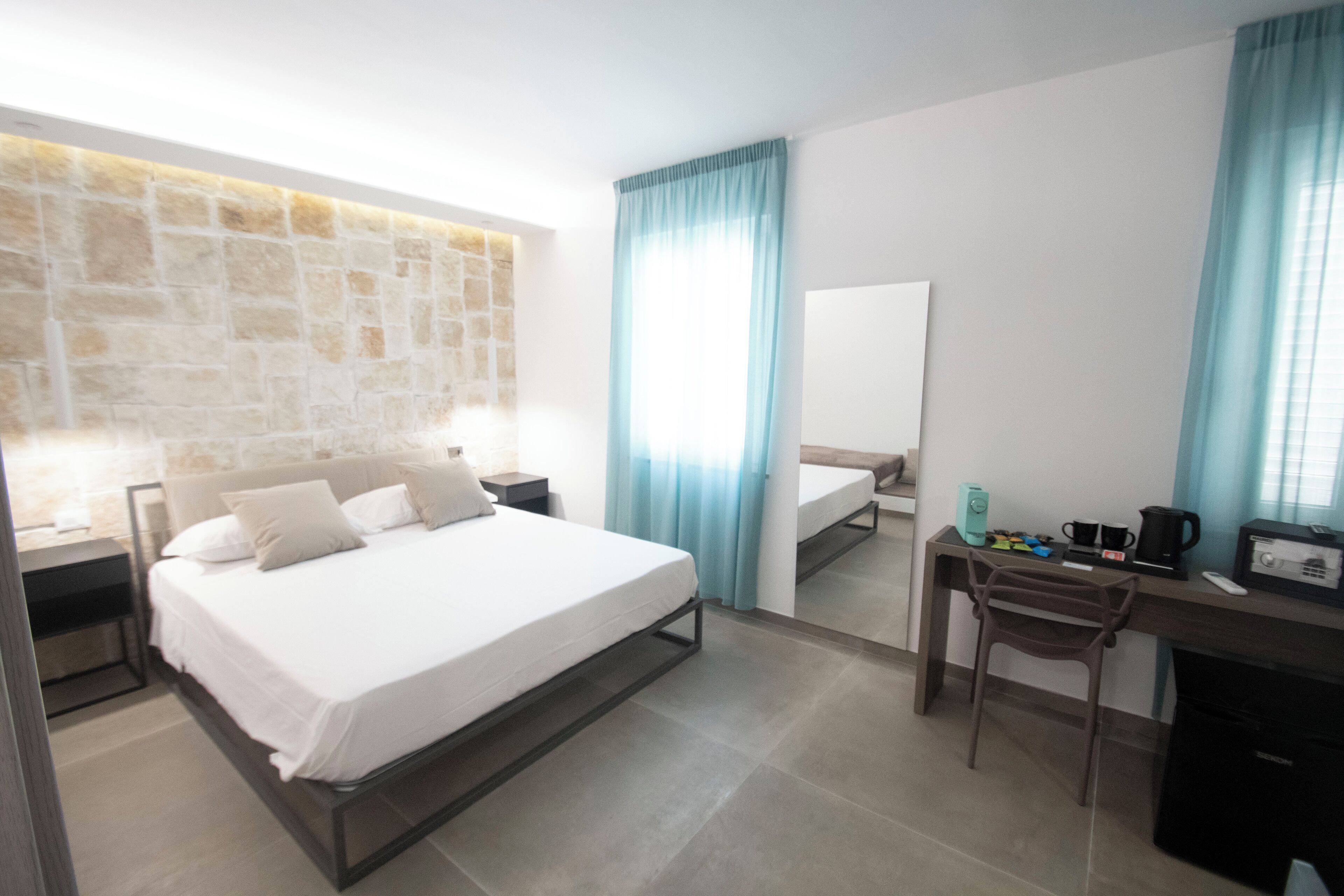 Deluxe Studio Suite | Blackout drapes, free WiFi