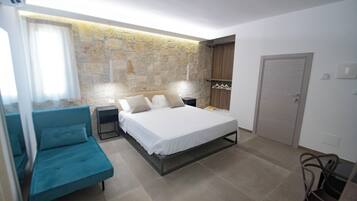 Deluxe studio suite, balkon, uitzicht op zee | Verduisterende gordijnen, gratis wifi