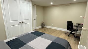 Iron/ironing board, WiFi, bed sheets