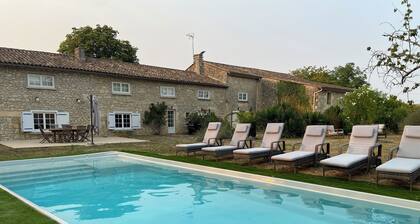 Large family home with swimming pool for 10 people