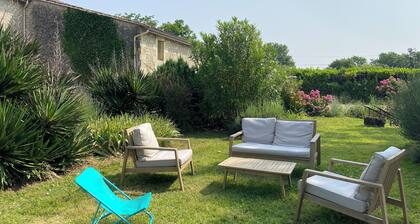 Large family home with swimming pool for 10 people (5 bedrooms)