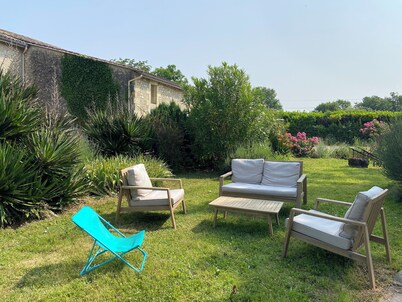 Large family home with swimming pool for 10 people