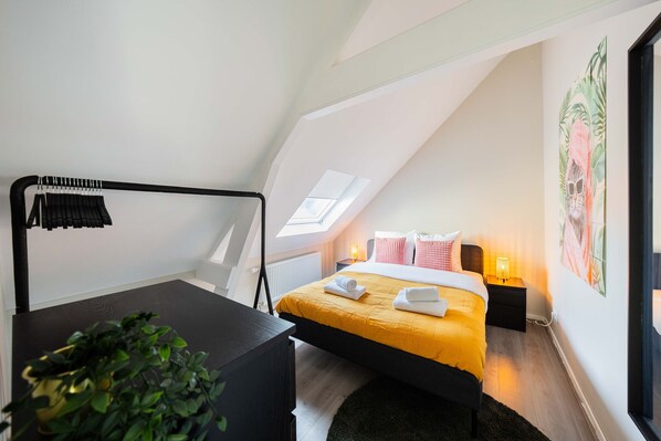 2 chambres, fer et planche à repasser, draps fournis