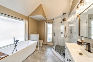 Hair dryer, towels - Frisco Family Escape: Private Pool | Game Room! (Frisco)