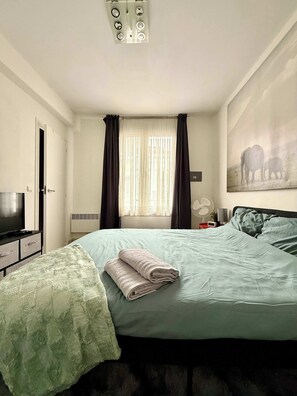 1 bedroom, desk, iron/ironing board, WiFi