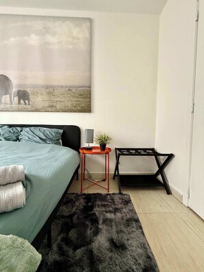 1 chambre, bureau, fer et planche à repasser, Wi-Fi