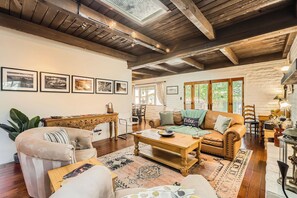 Smart TV, fireplace, DVD player, books