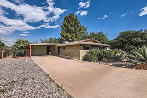 Exterior - Cottonwood Charming 3BR/2BA with Fenced Backyard Oasis (Cottonwood)