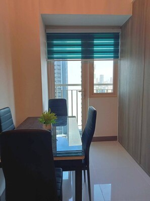 Condo, 1 Bedroom, Balcony, City View | Dining
