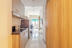 Condo, 1 Bedroom, Balcony, City View | Interior - J5 Bayview Elegant Retreat With Stunning Views (Pasay)