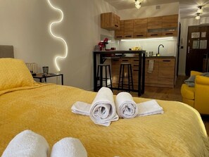 1 slaapkamer, een strijkplank/strijkijzer, gratis wifi, beddengoed