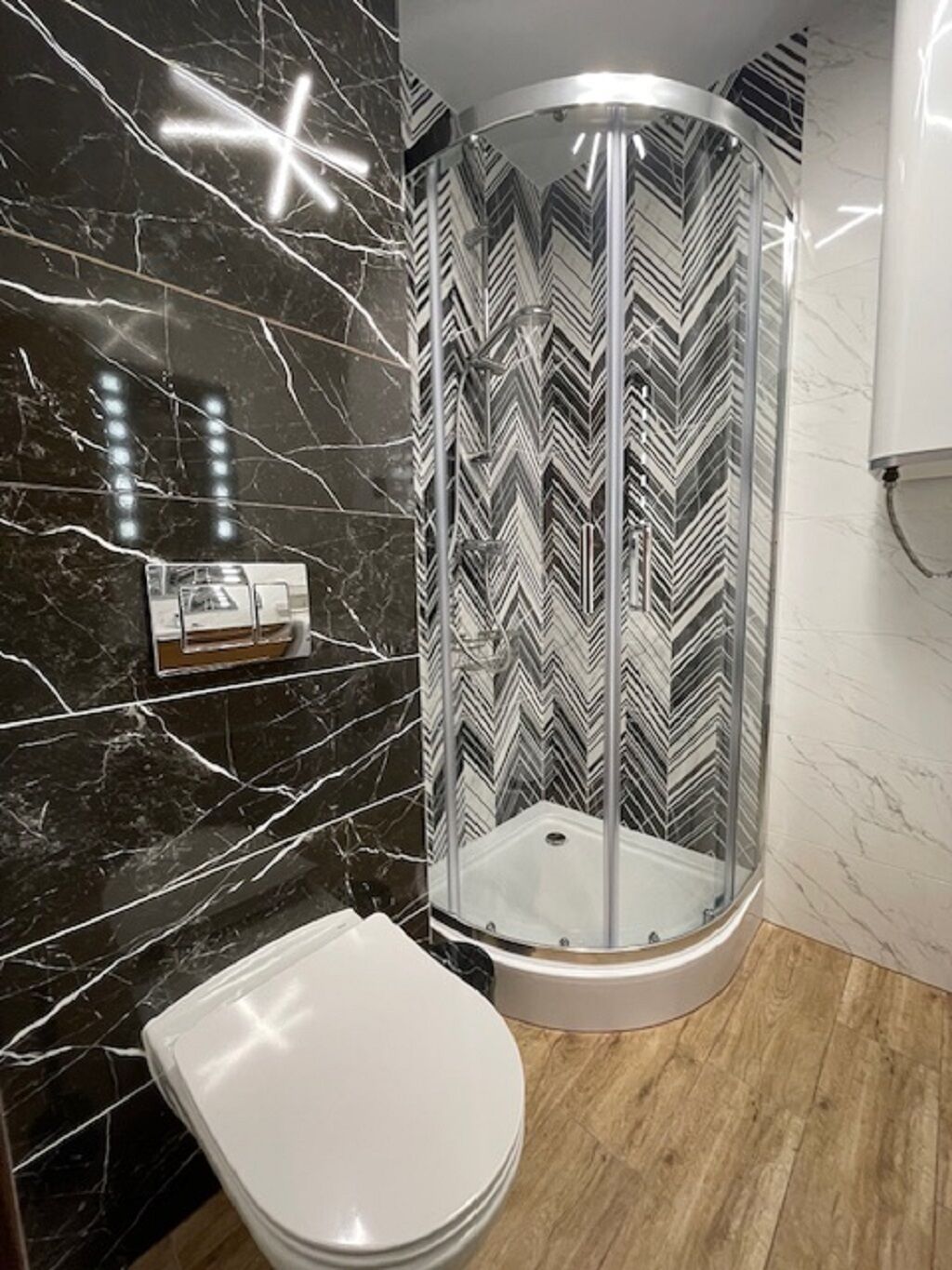 Shower, hair dryer, towels, soap. Silesia Blue2 Apartment - Katowice