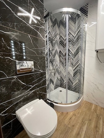 Shower, hair dryer, towels, soap. Silesia Blue2 Apartment - Katowice